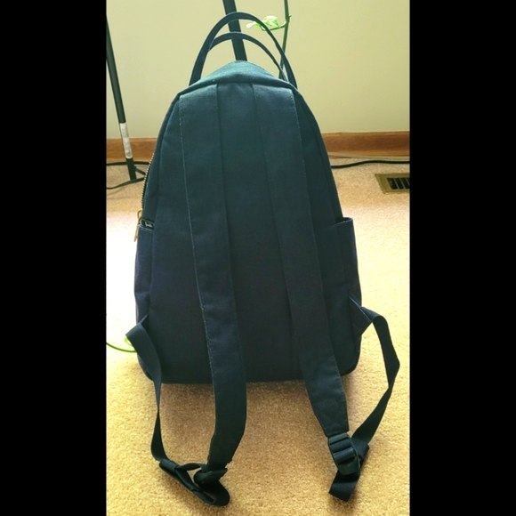Herschel Backpack - Picture 3 of 4